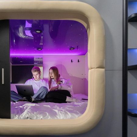Capsule Hotel Constellation 91 利沃夫 外观 照片