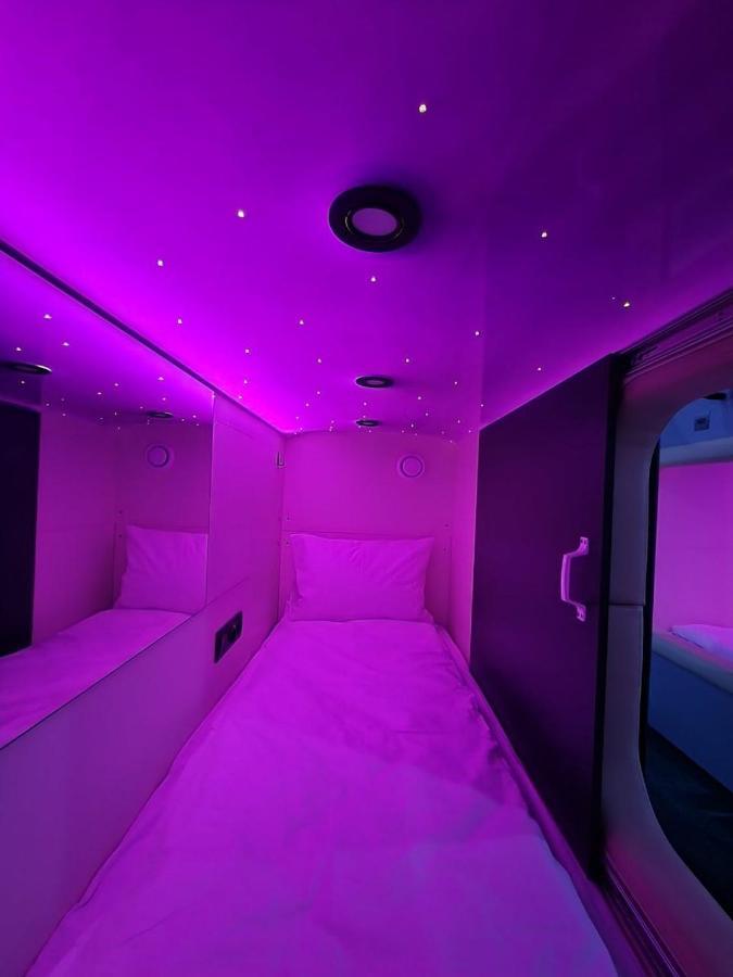 Capsule Hotel Constellation 91 利沃夫 外观 照片