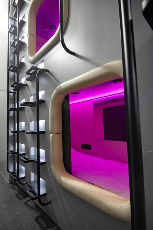 Capsule Hotel Constellation 91 利沃夫 外观 照片