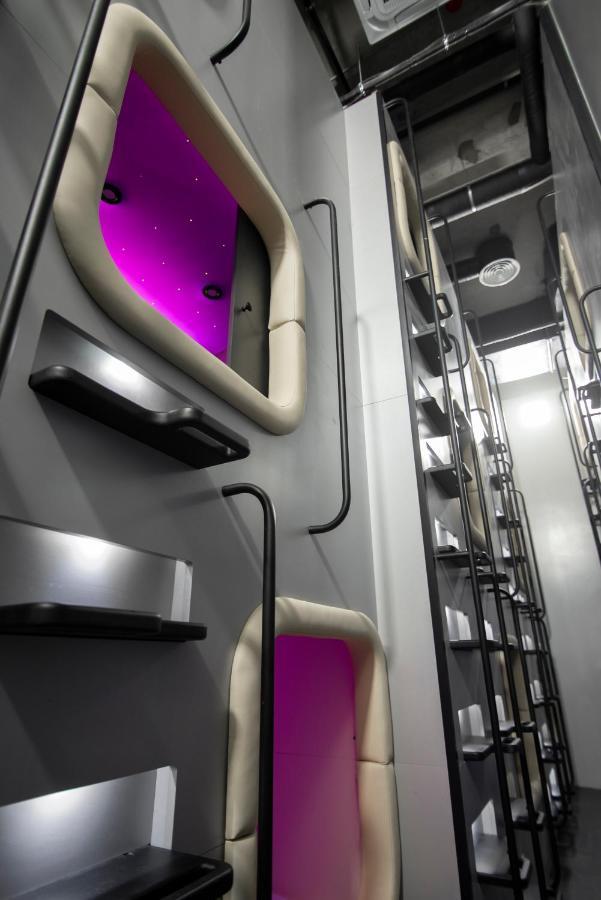 Capsule Hotel Constellation 91 利沃夫 外观 照片