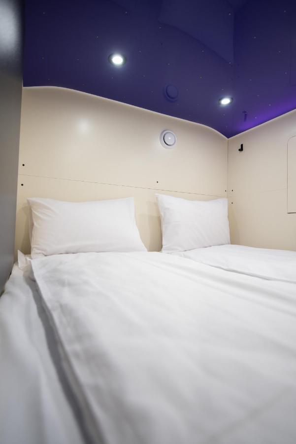 Capsule Hotel Constellation 91 利沃夫 外观 照片