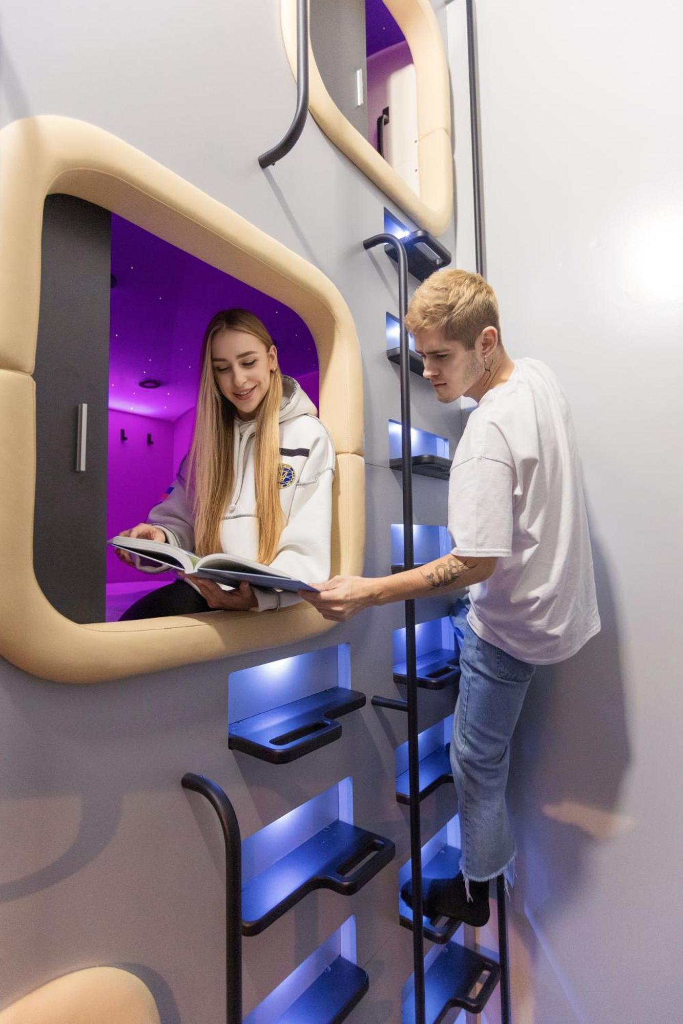 Capsule Hotel Constellation 91 利沃夫 外观 照片