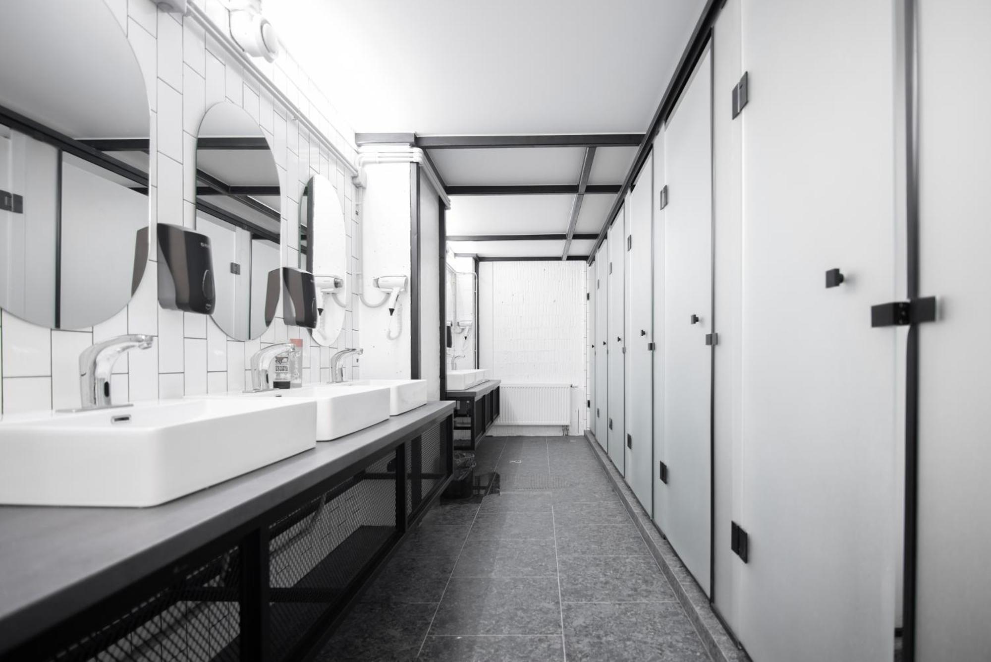 Capsule Hotel Constellation 91 利沃夫 外观 照片