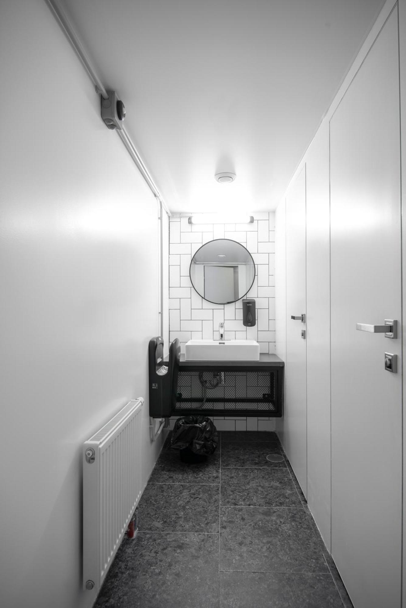Capsule Hotel Constellation 91 利沃夫 外观 照片