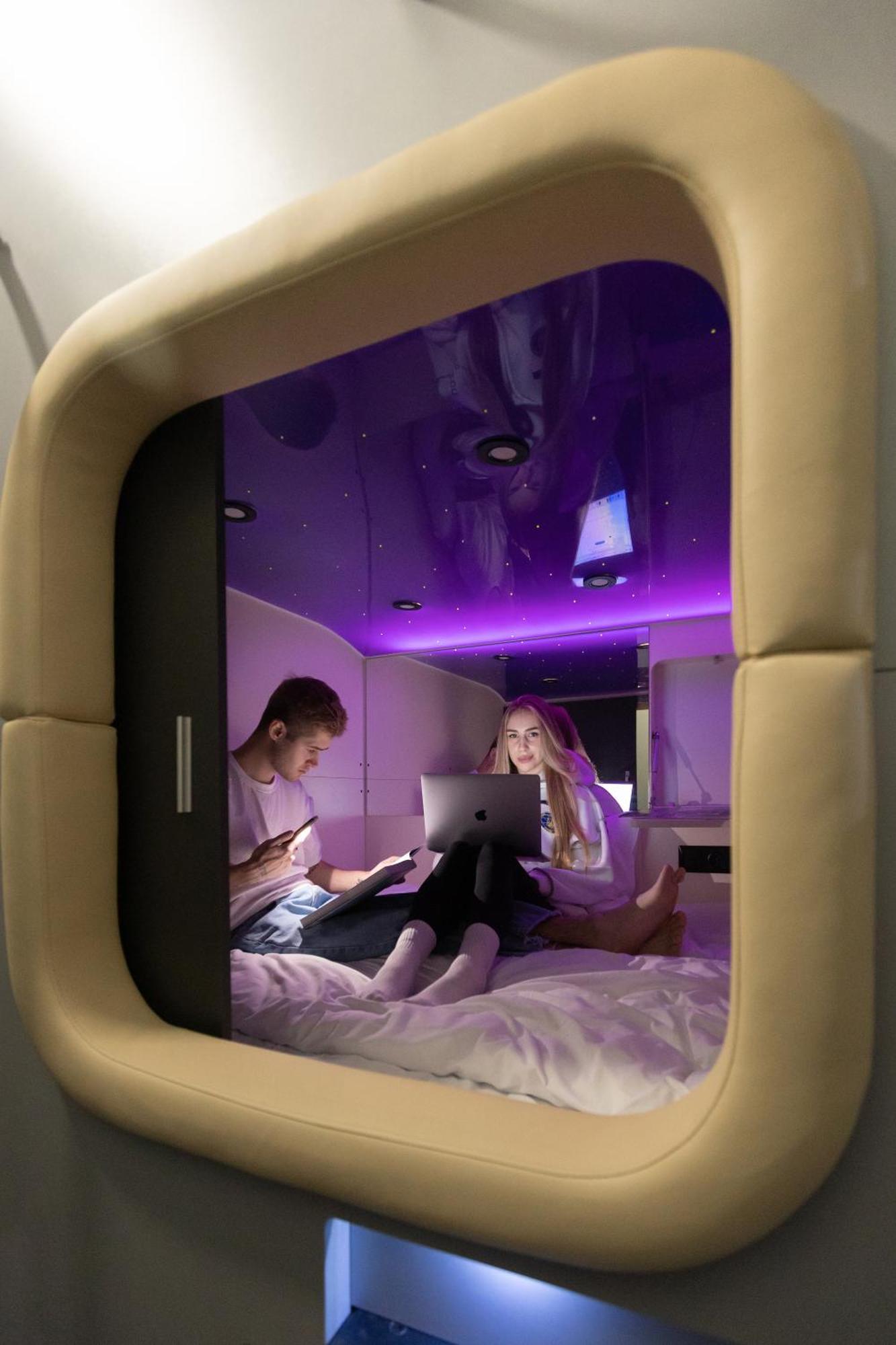 Capsule Hotel Constellation 91 利沃夫 外观 照片